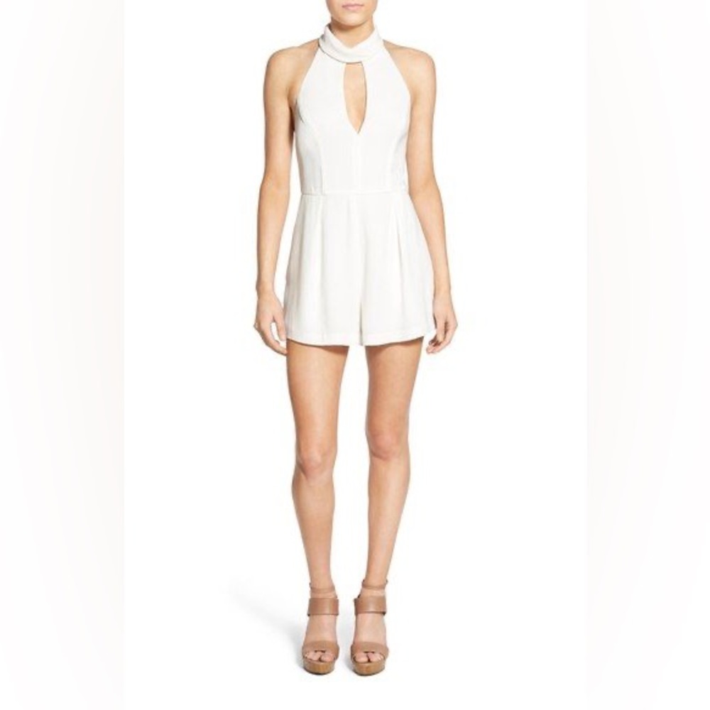 Astr - White jumpsuit shorts Sz2/4. Knockout!